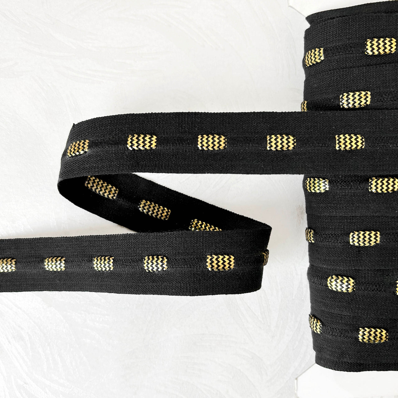 Black_Tape_Metallic_Center