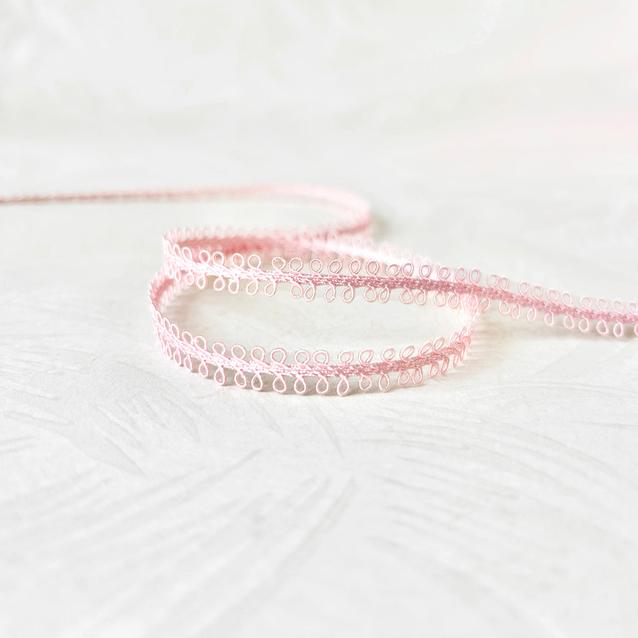 Delicate_Double_Loop_Braid