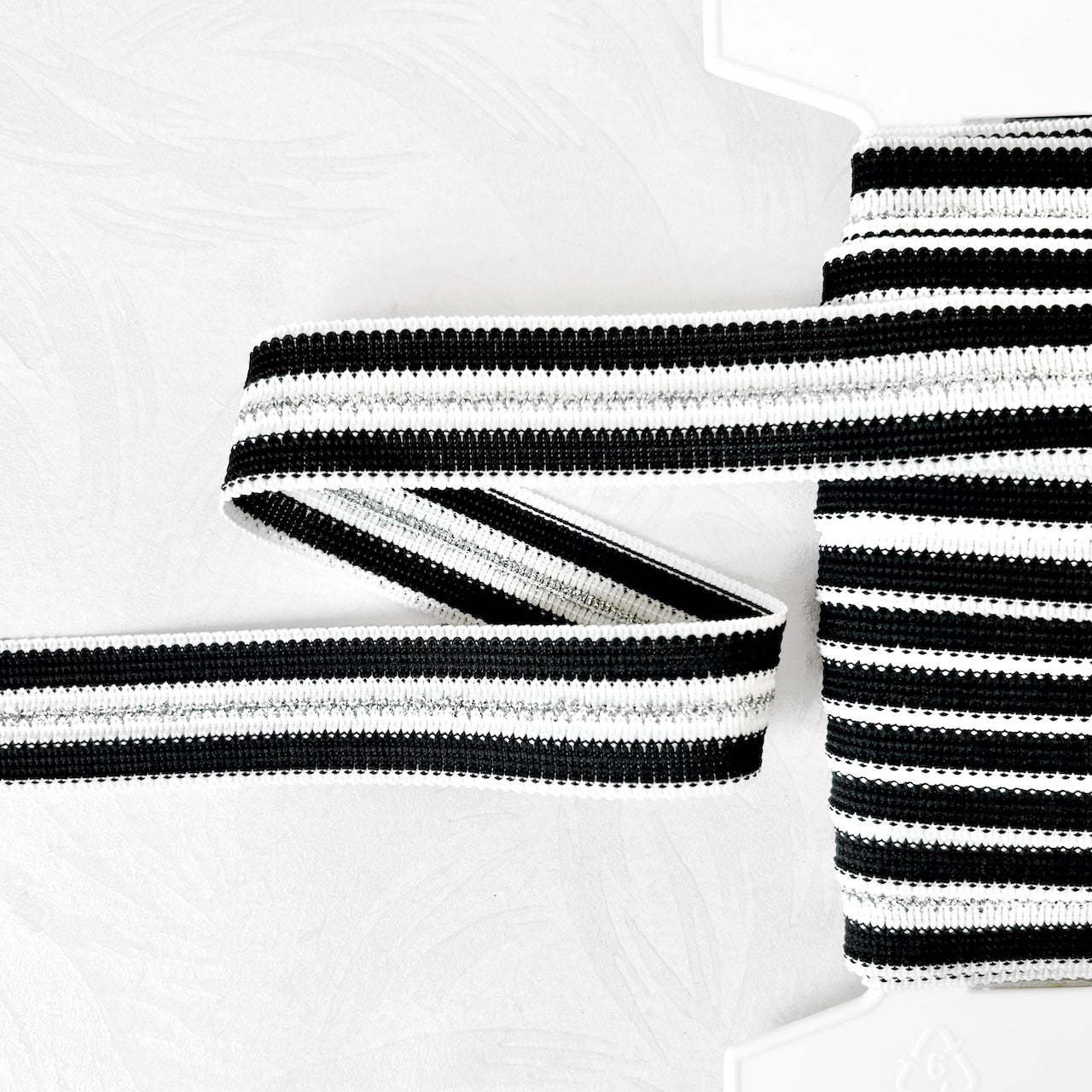 Metallic_Weave_Knit_Briad
