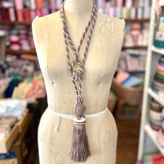 Baroque Collection 10" Single Tieback /Tassel, Sandstone