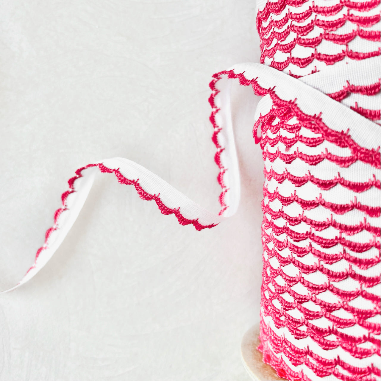 Embroidered_Scalloped_Edging