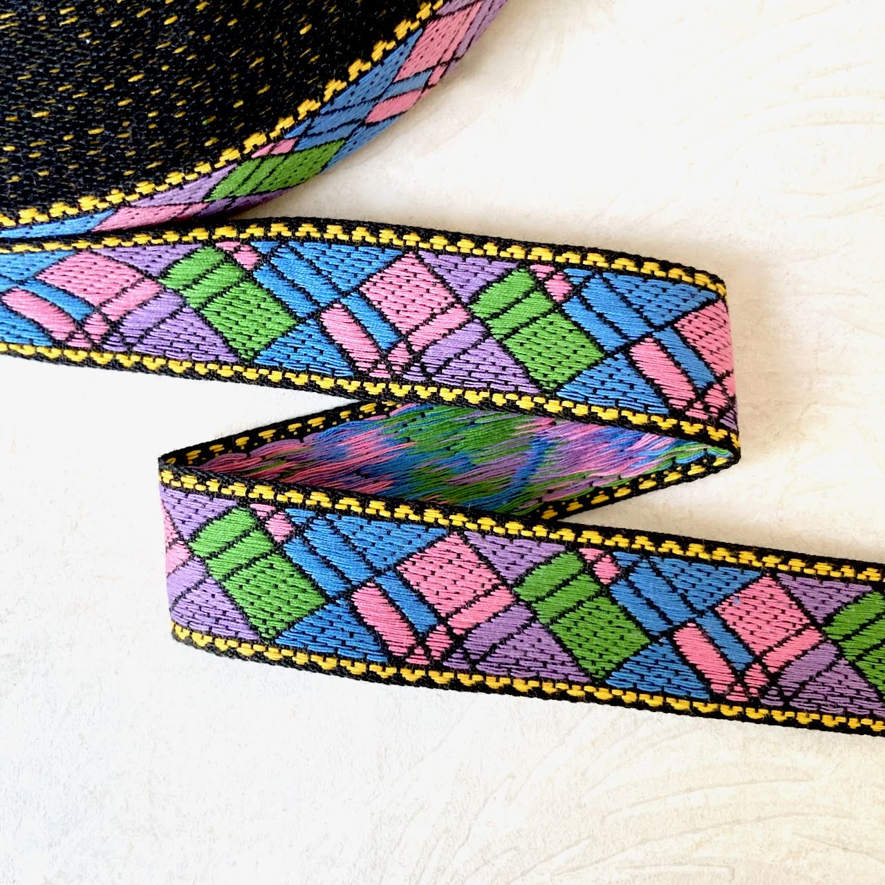 Abstract_Geometric_Jacquard_Ribbon