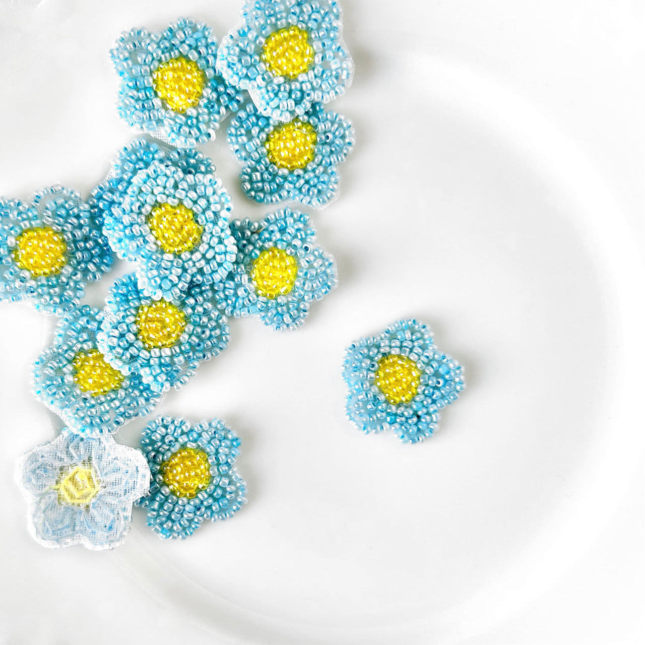     Beaded_Flower_Appliques