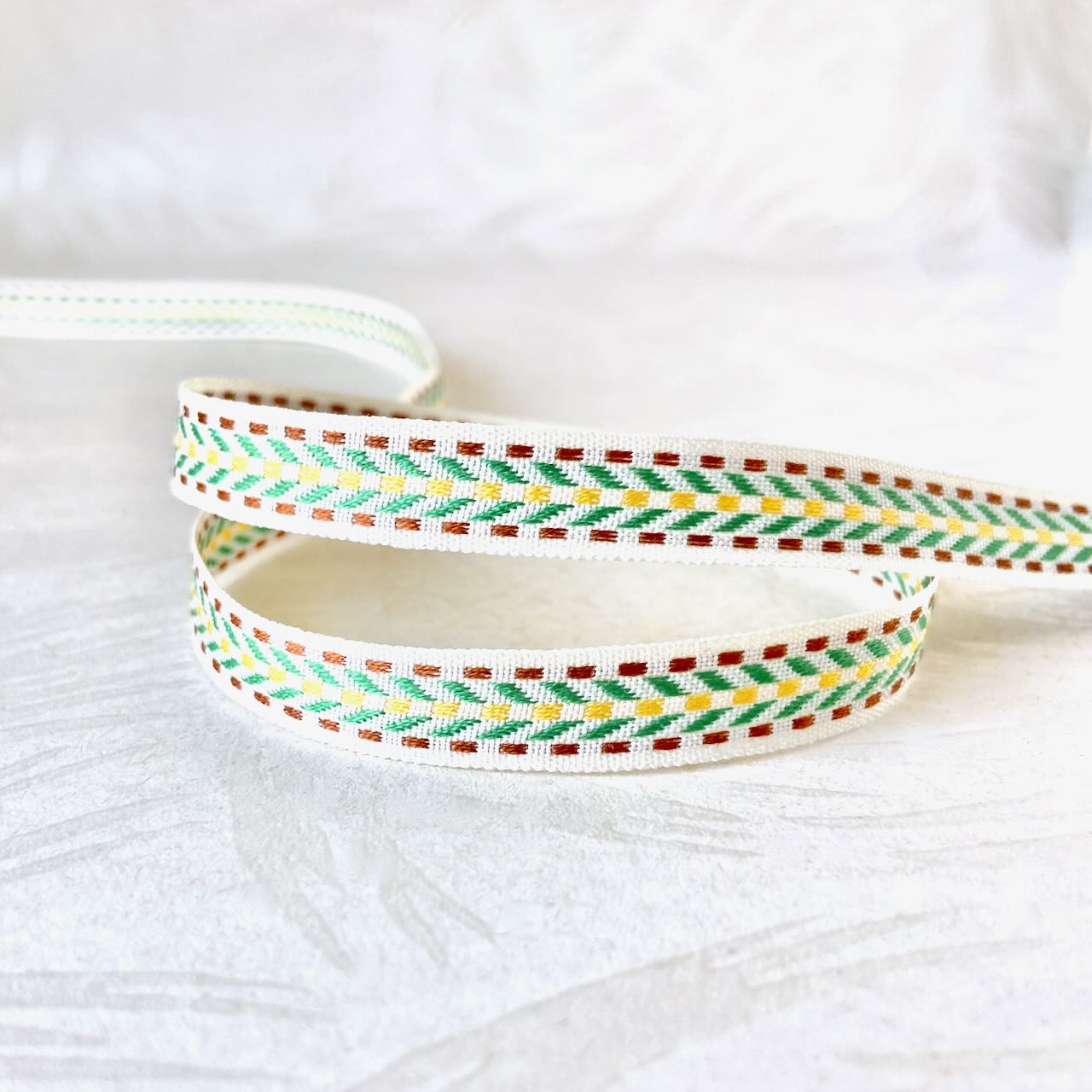     Diagonal_Dash_Jacquard_Ribbon