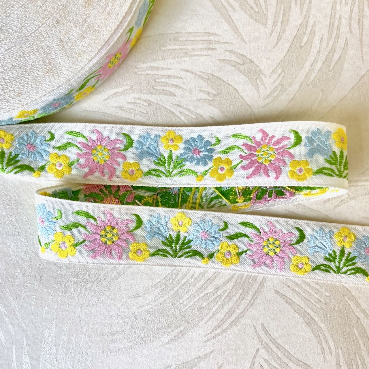       Floral_Bouquet_Jacquard_Ribbon