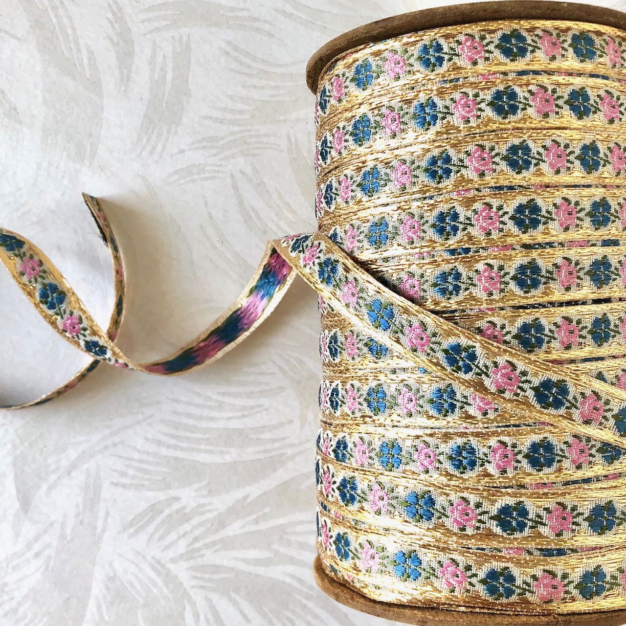 Floral_Metallic_Jacquard_Gold