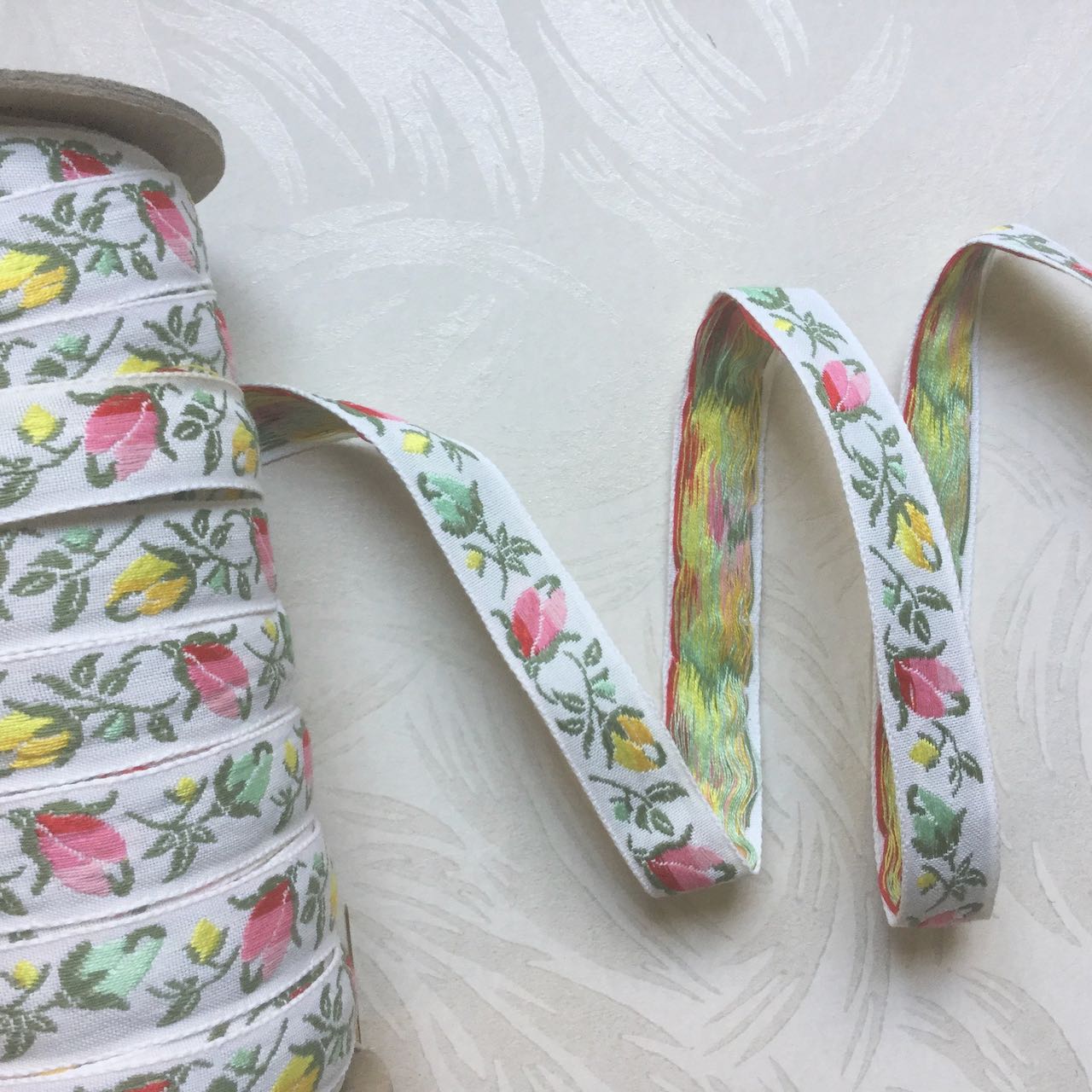 Floral_Rosebud_Jacquard_Pink_Yellow