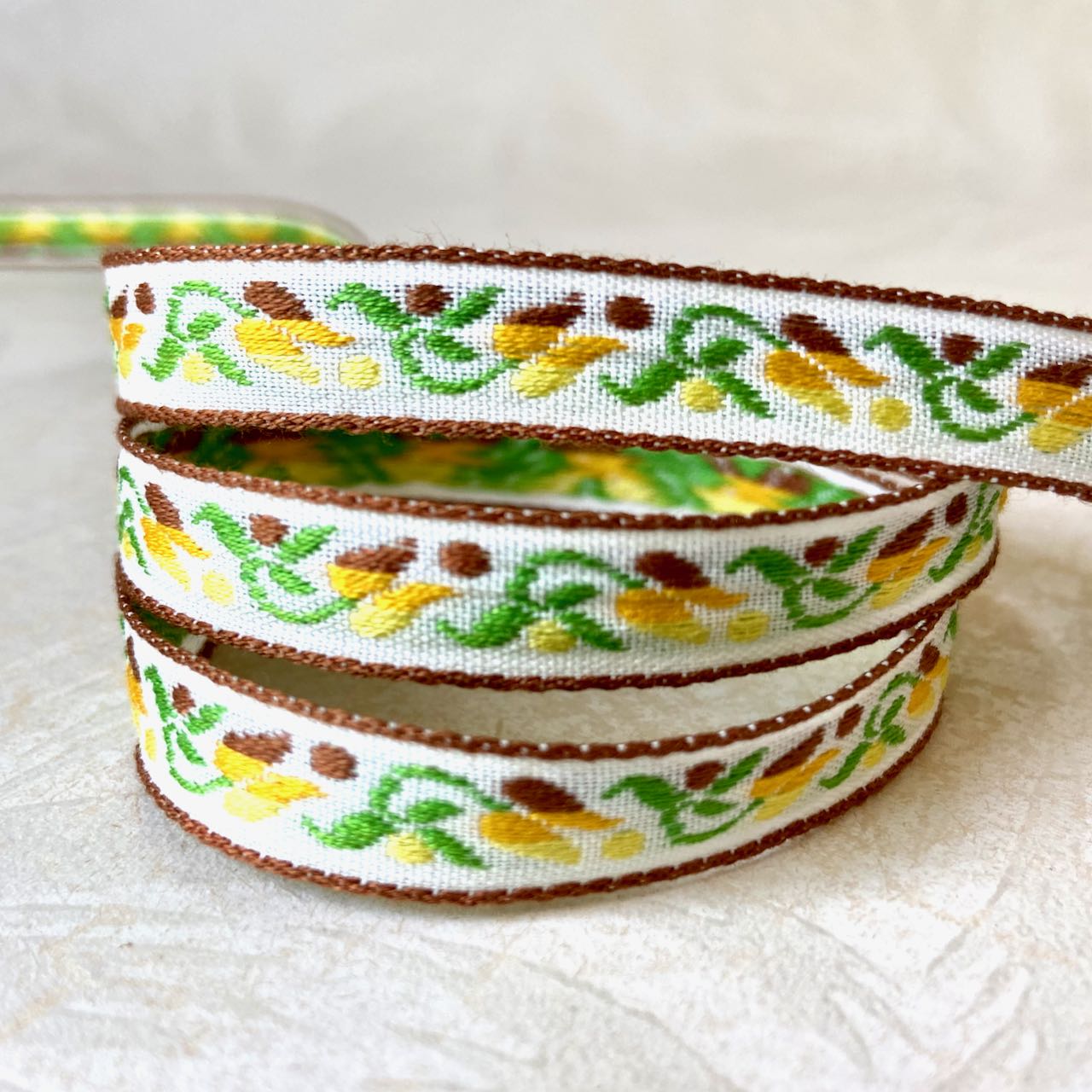 Floral_Tulip_Jacquard_Ribbon_Brown_Yellow