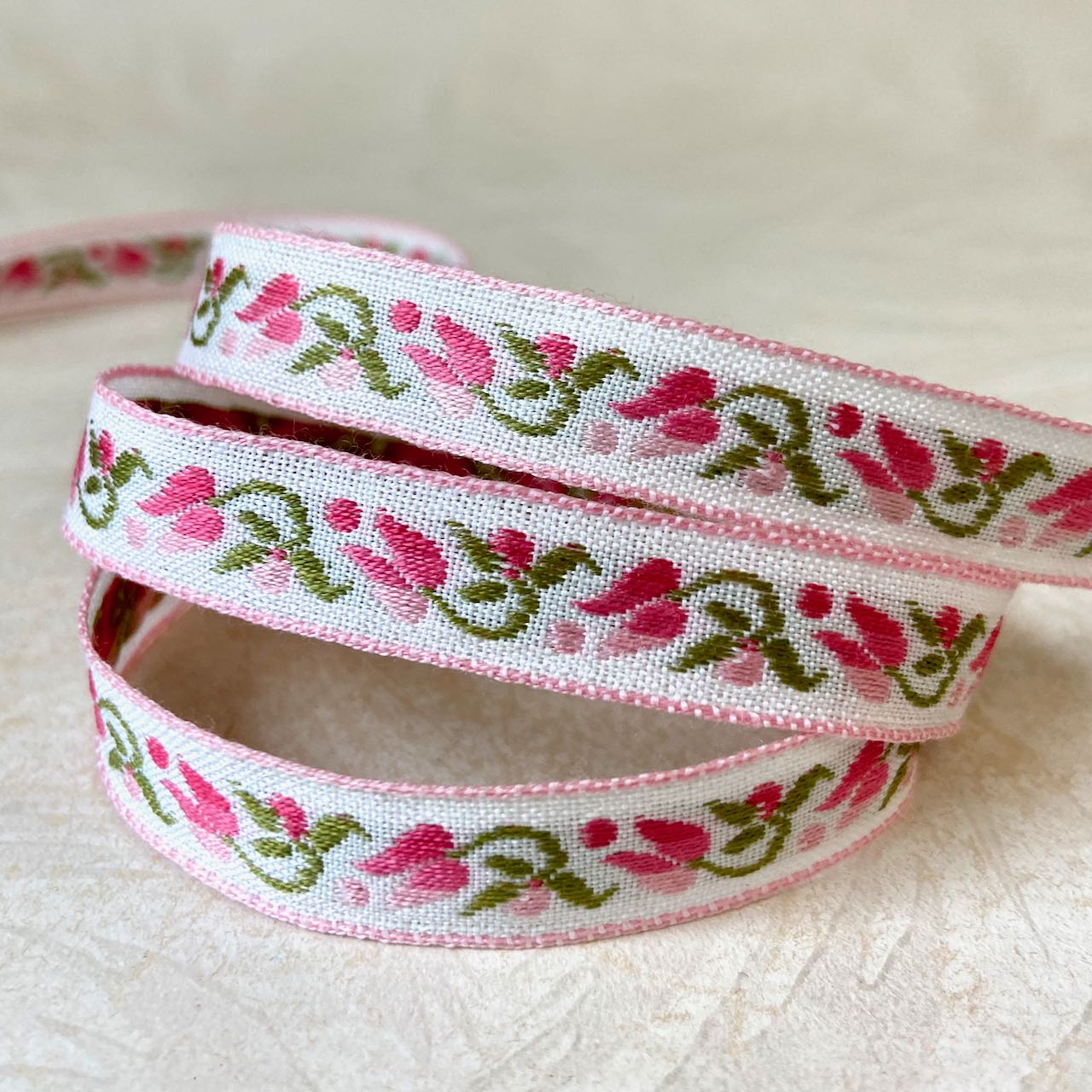 Floral_Tulip_Jacquard_Ribbon_Hot_Pink
