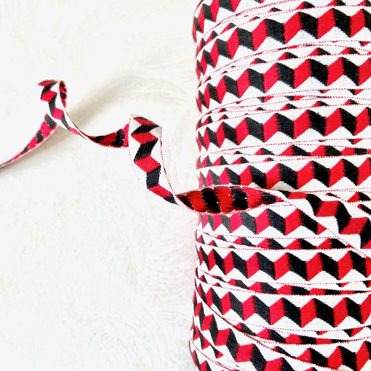 Geometric_Jacquard_Ribbon