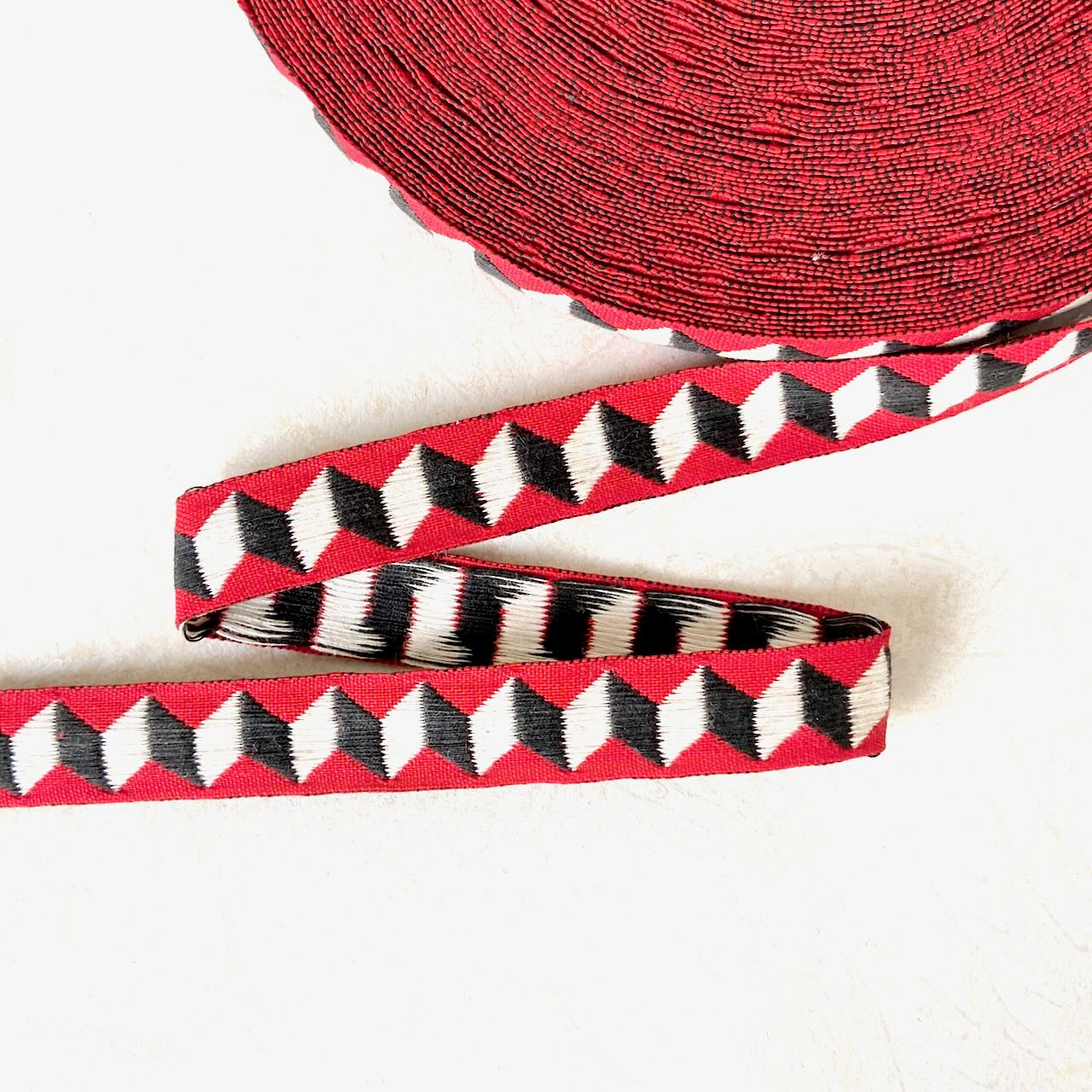 Geometric_Jacquard_Ribbon