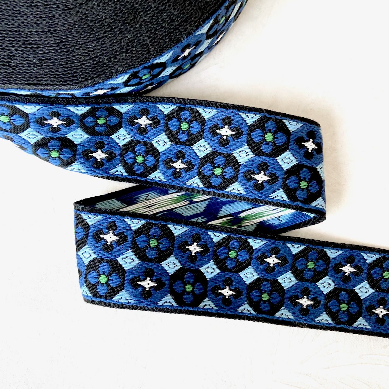     Geometric_Jacquard_Ribbon