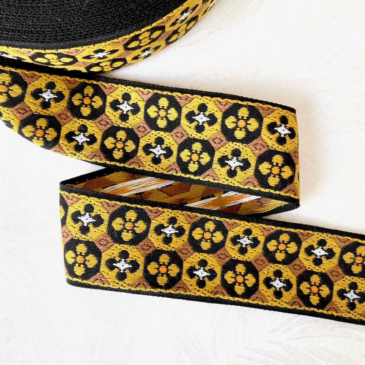    Geometric_Jacquard_Ribbon