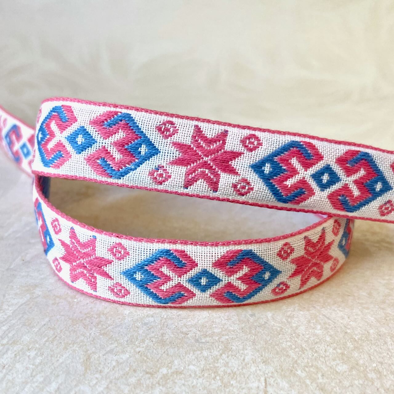       Geometric_Jacquard_Ribbon_Pink