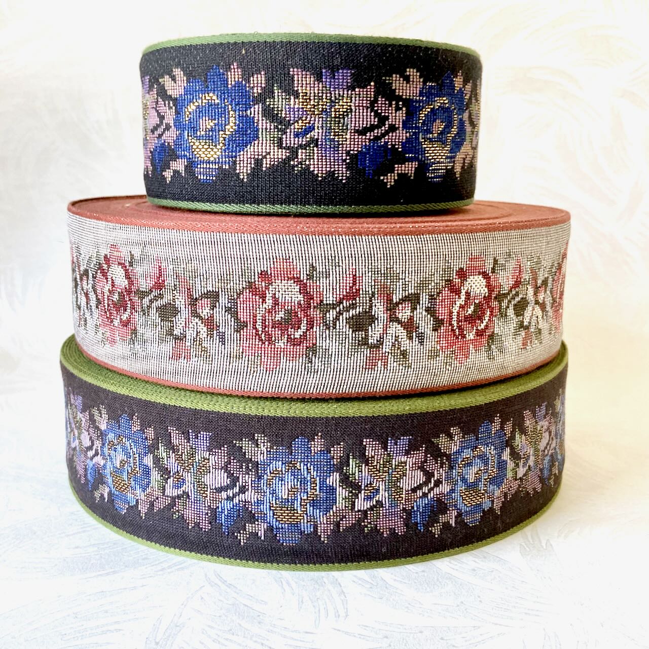     Metallic_Floral_Tapestry_Jacquard_Ribbon