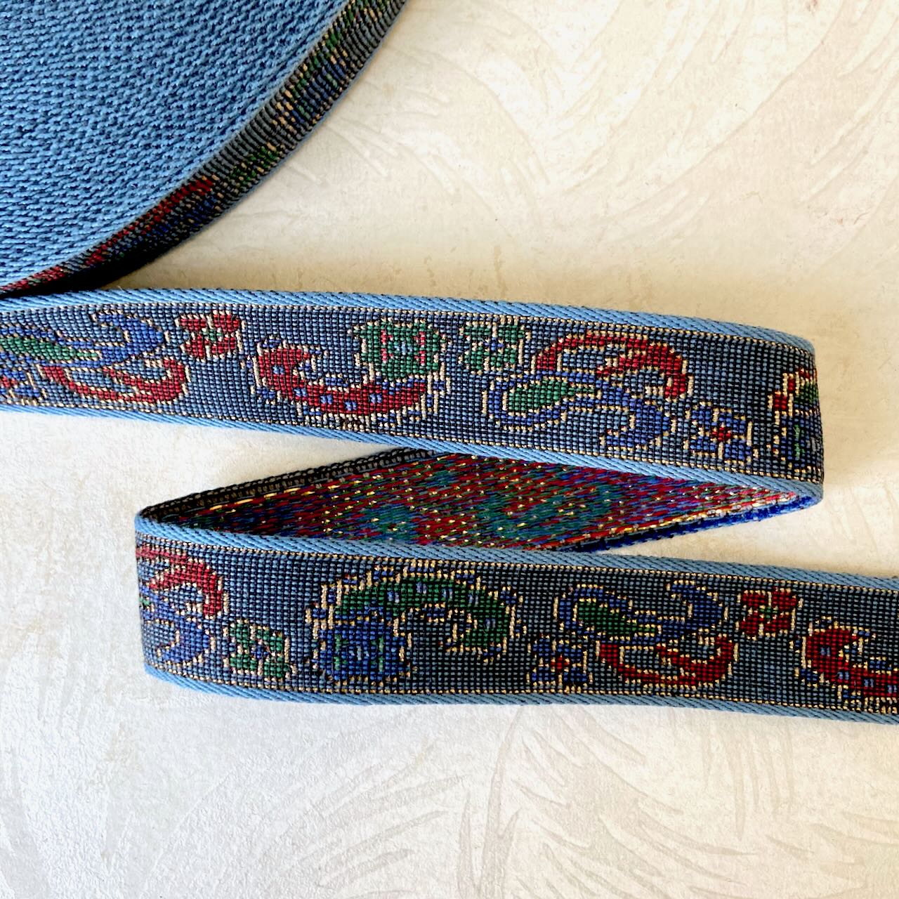     Metallic_Paisley_Tapestry_Jacquard_Ribbon