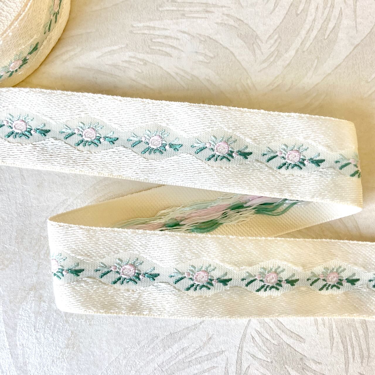     Oval_Floral_Jacquard_Ribbon