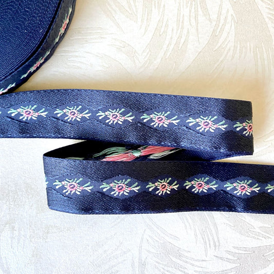     Oval_Floral_Jacquard_Ribbon