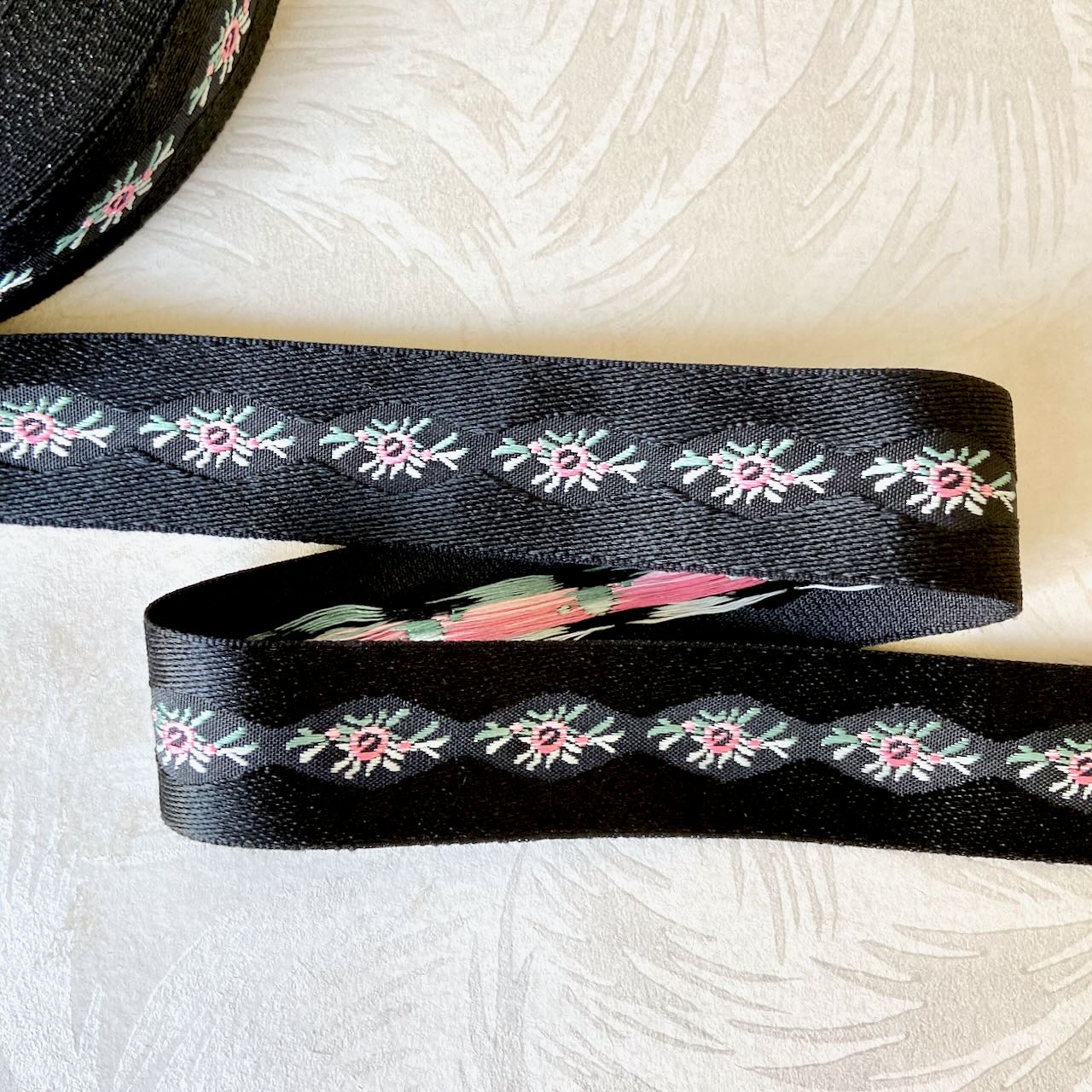     Oval_Floral_Jacquard_Ribbon