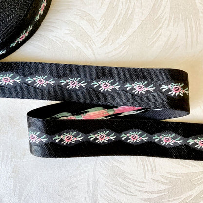     Oval_Floral_Jacquard_Ribbon