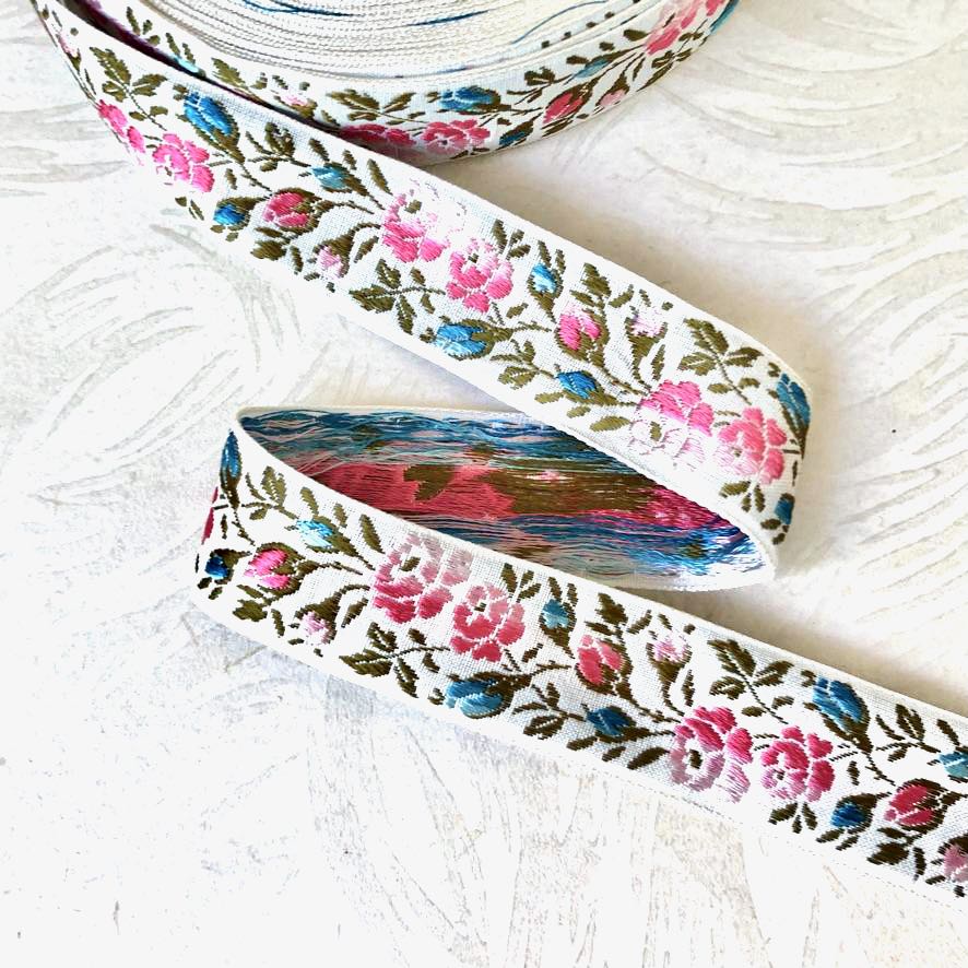     Rosebud_Jacquard_Ribbon_Pink