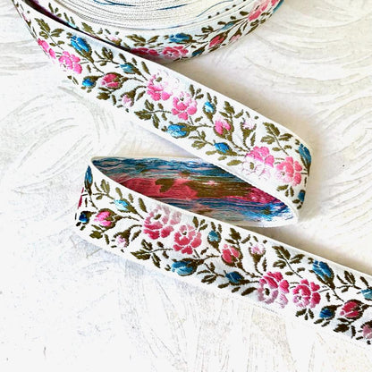     Rosebud_Jacquard_Ribbon_Pink