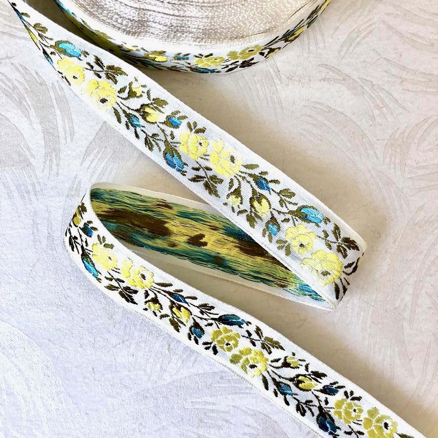     Rosebud_Jacquard_Ribbon_Yellow