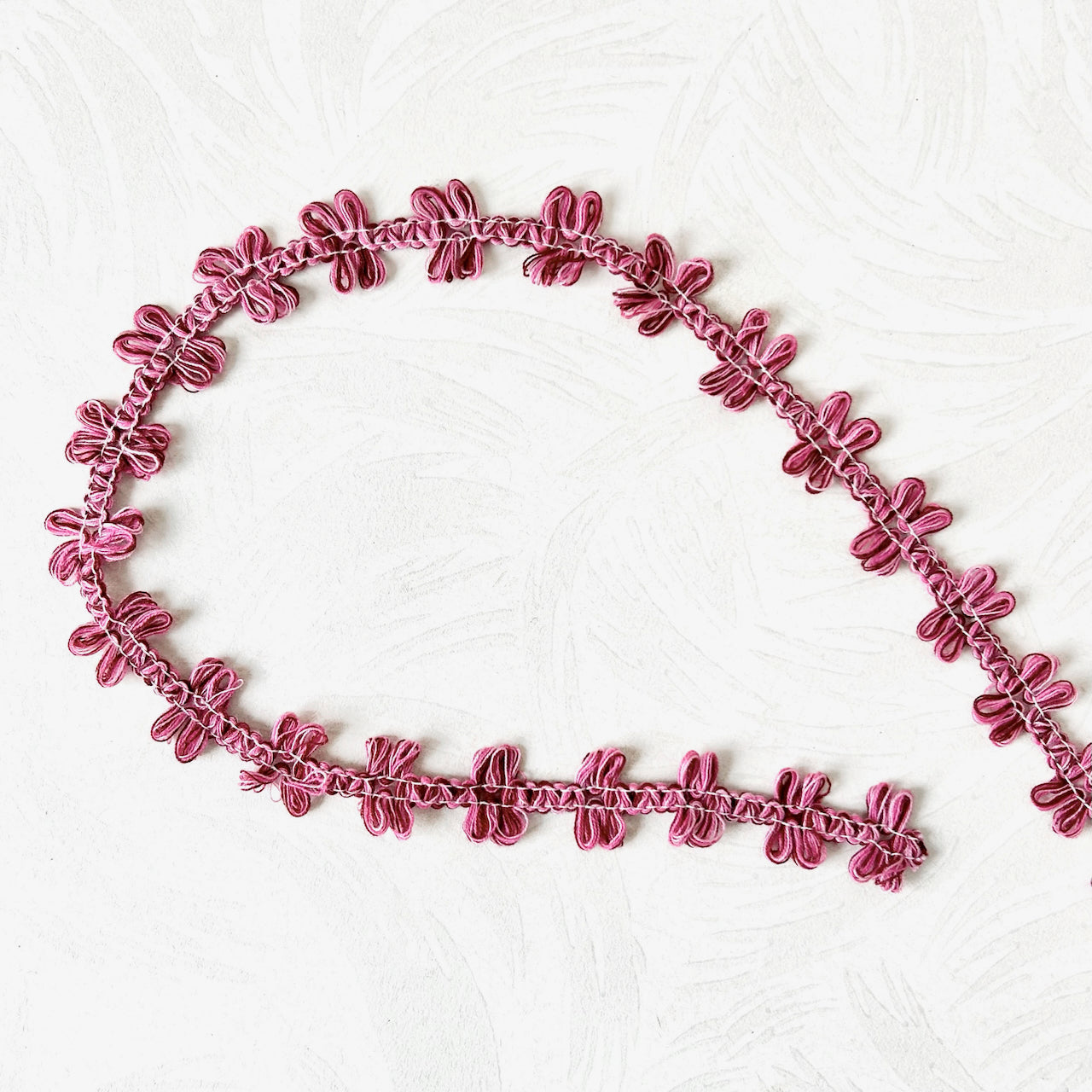    Scalloped_Loop_Braid