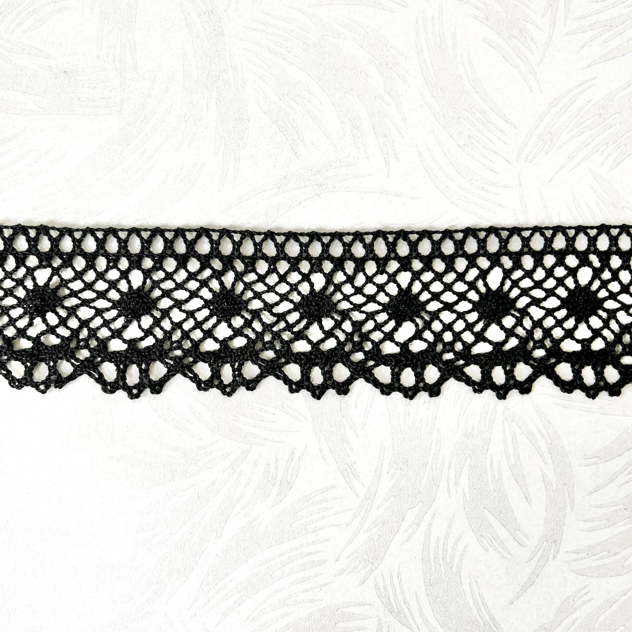    Scalloped_Wool_Cluny_Lace