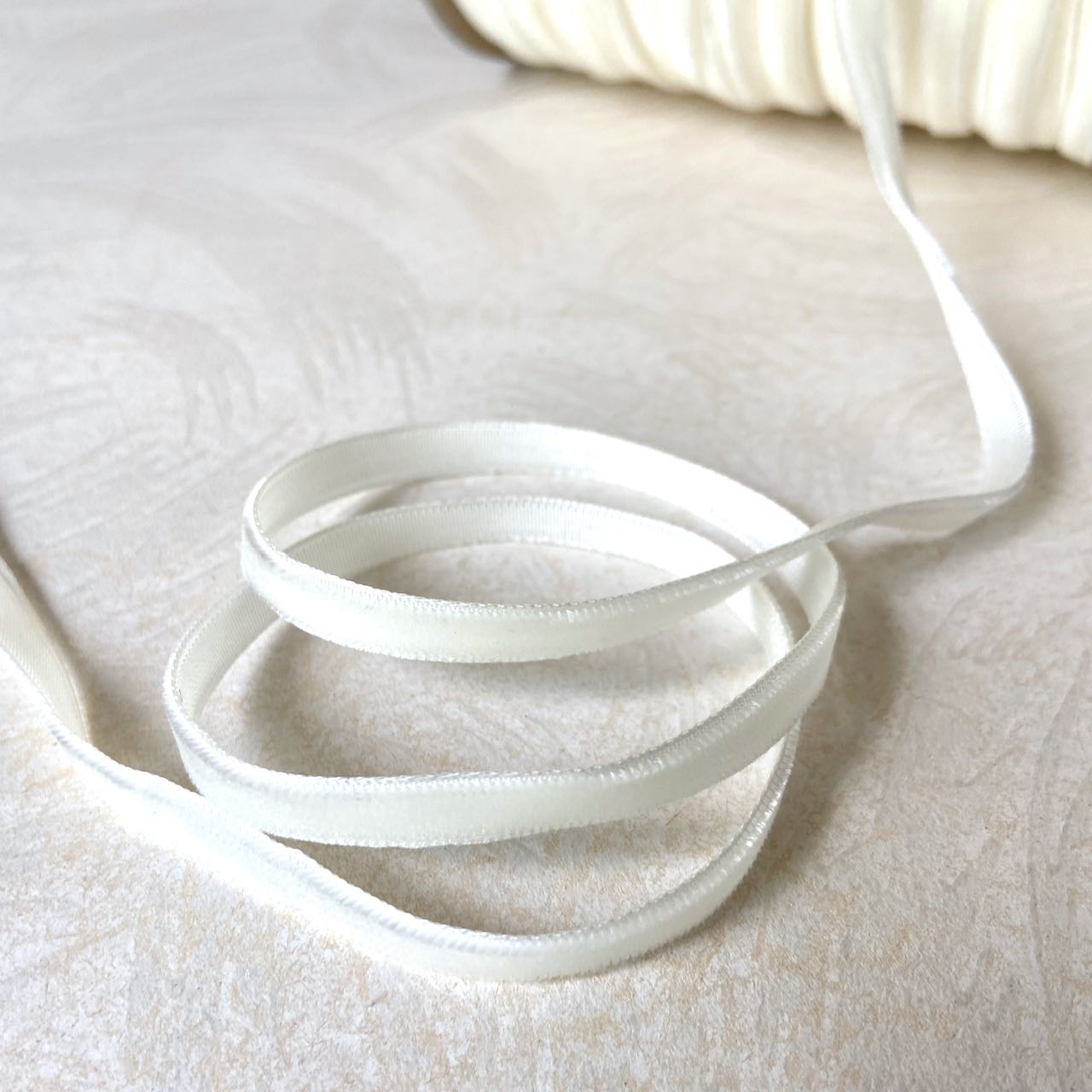 Velvet_Ribbon_Narrow_Off_White