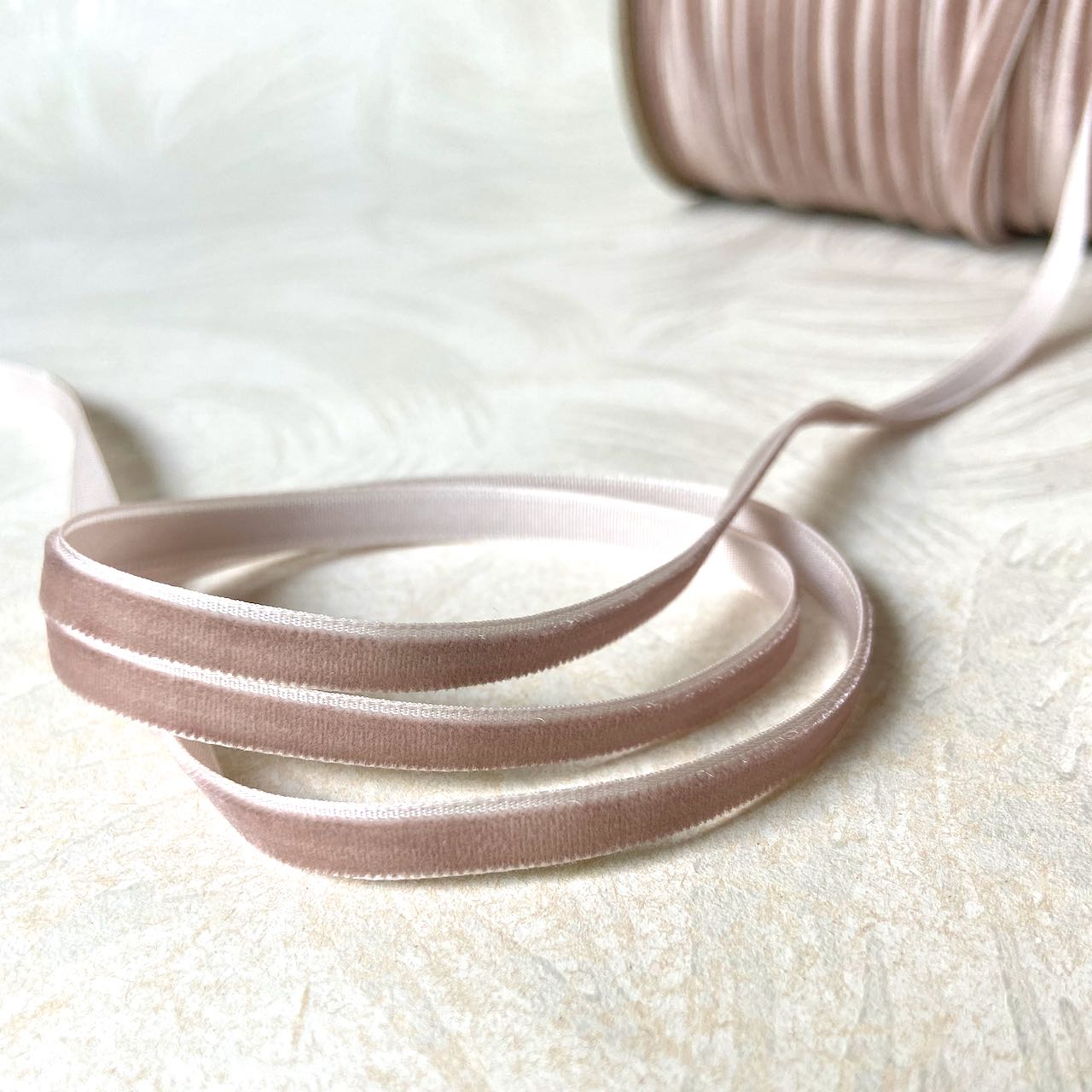 Velvet_Ribbon_Narrow_Taupe