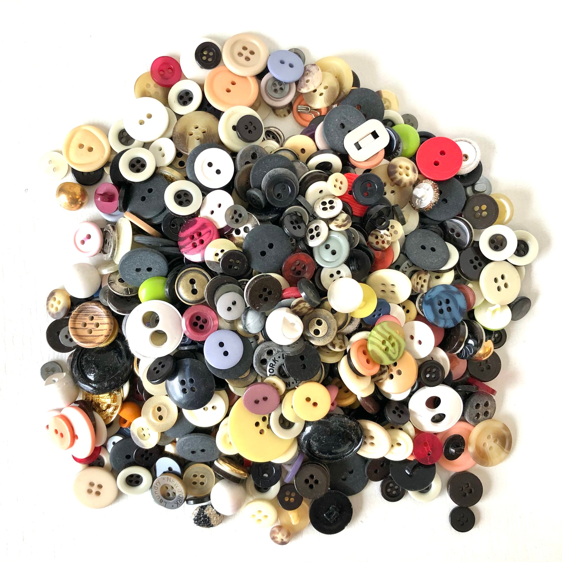 Assorted Vintage Buttons 1 pound – Vintage Trims